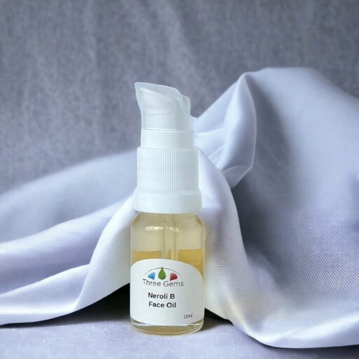 10ml bottle of neroli b face oil with white cloth